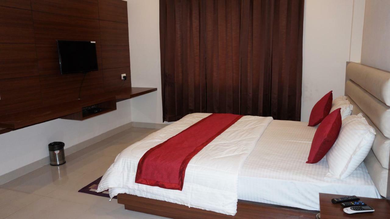 Hotel Aakash Residency Dehradun Exterior foto