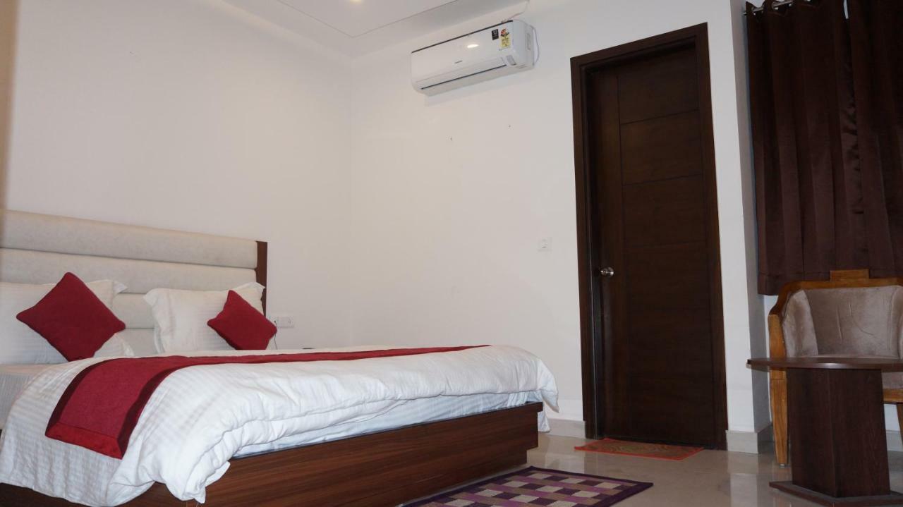 Hotel Aakash Residency Dehradun Exterior foto